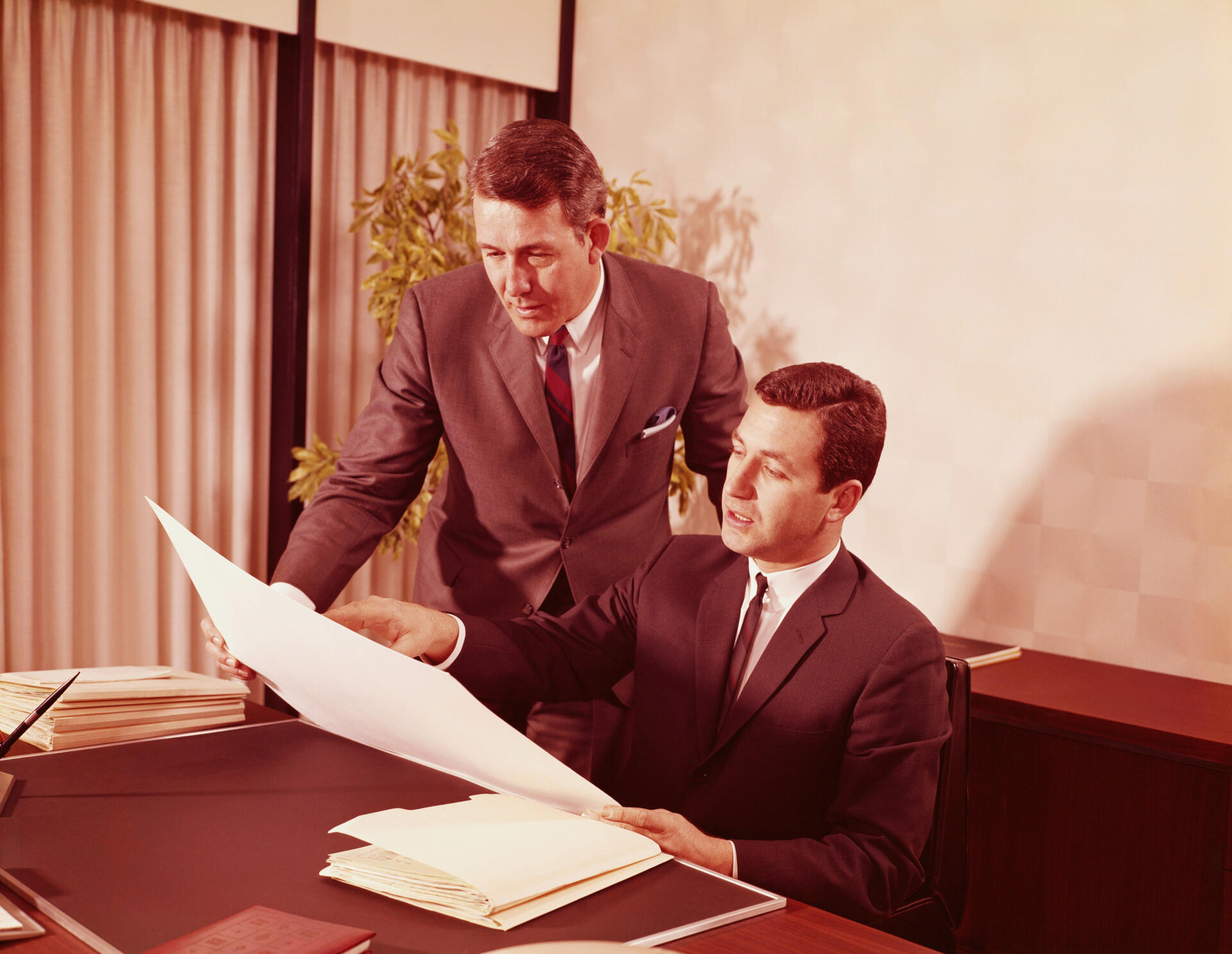 Hommes d'affaires, réflexion